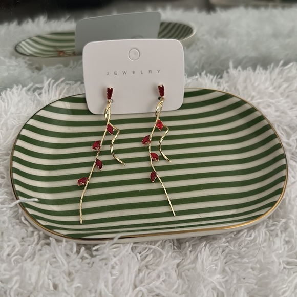 💎BOGO FREE💎 Dainty red dangle gem earrings - Picture 1 of 3